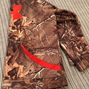 Under Armour YXL camo sweatshirt with hood.  EUC!